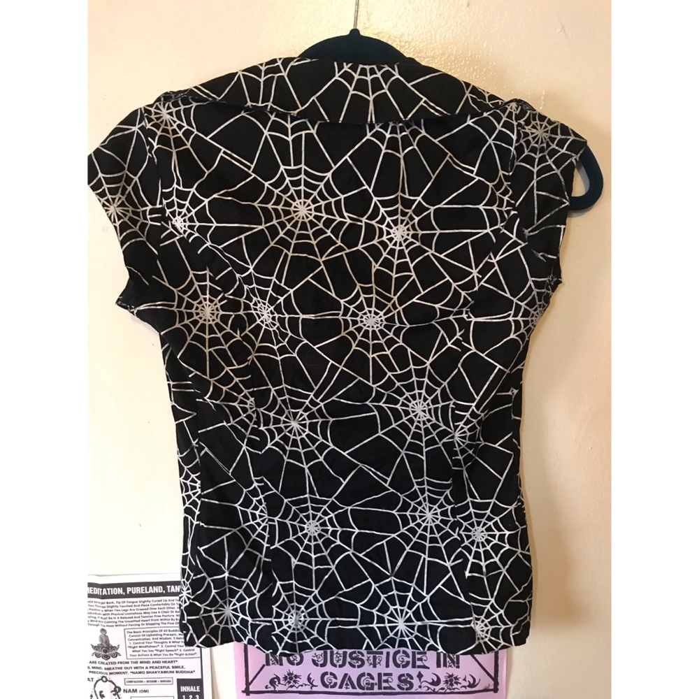Spiderweb Print Button Top